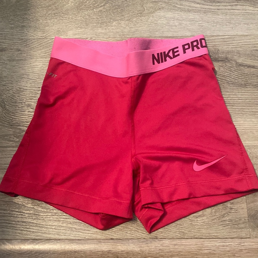 Nike pro-pink